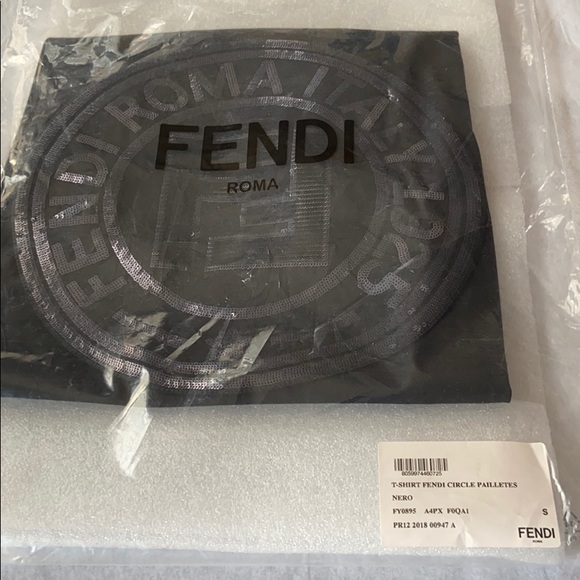FENDI MEN T-SHIRT BLACK CIRCLE LOGO SIZE SMALL NEW - Picture 7 of 8